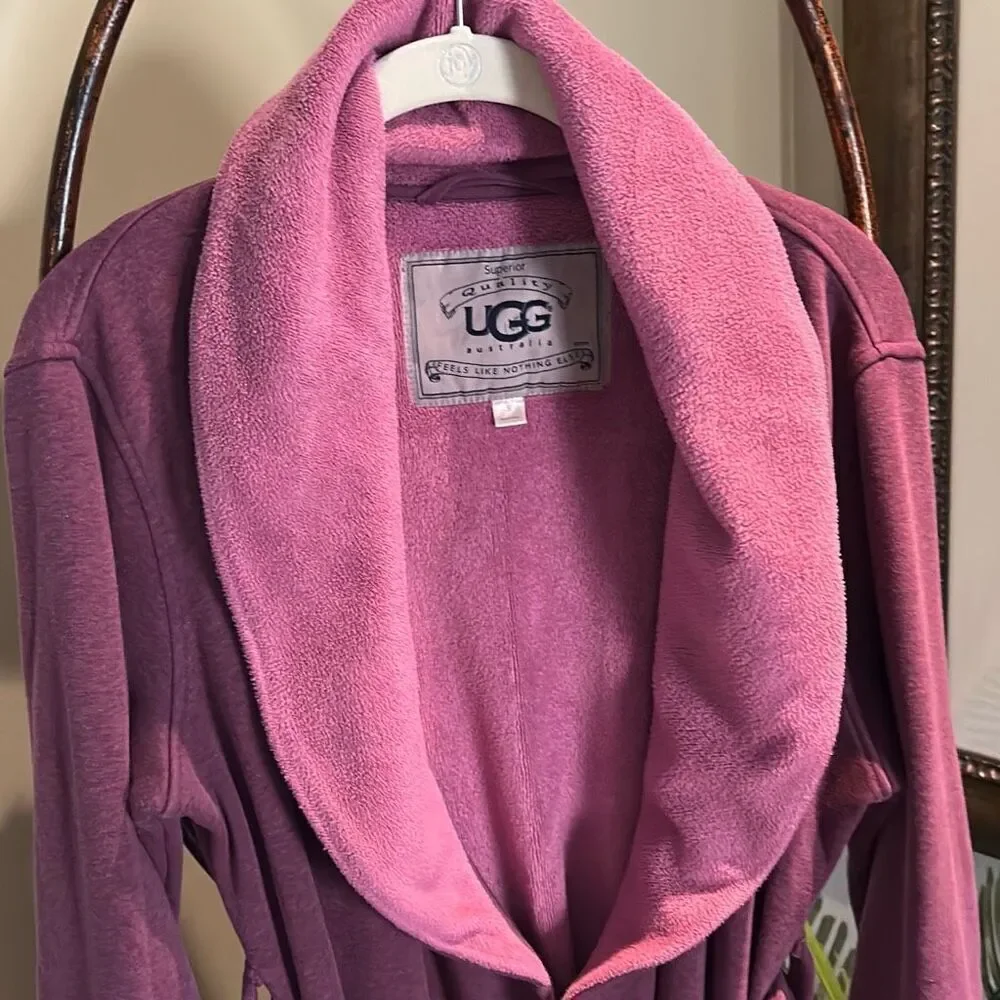 UGG Raspberry Shawl Collar Robe - Picture 4 of 9